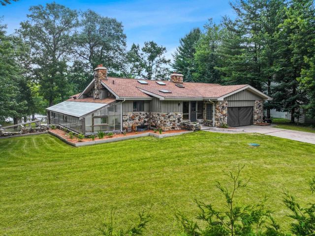 $409,900 | N6099 Shore Drive | Mellen Township - Menominee County