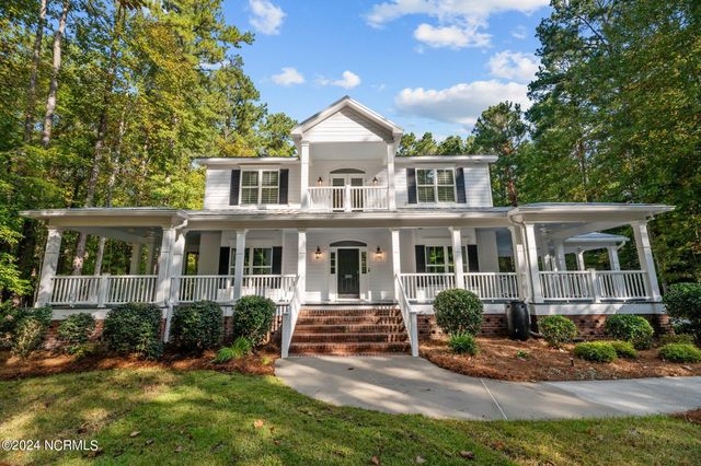 $949,900 | 7 Bullens Creek Drive | New Bern