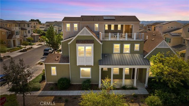 $2,750,000 | 121 Pastel | Great Park