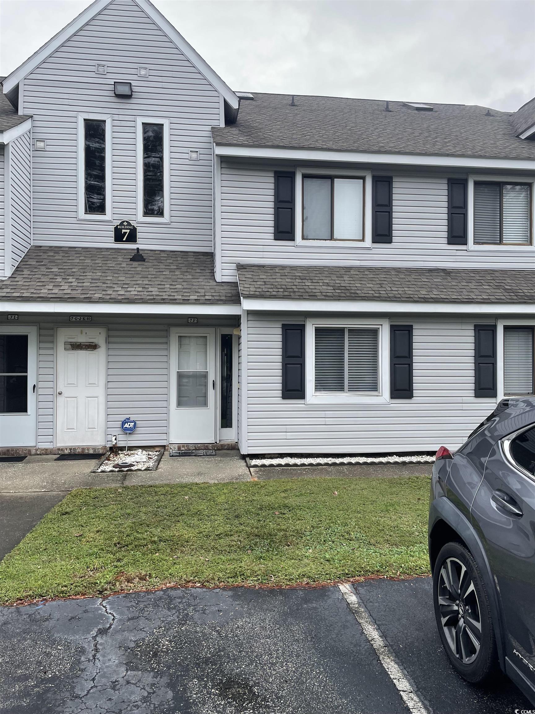 View of front of property featuring a front lawn