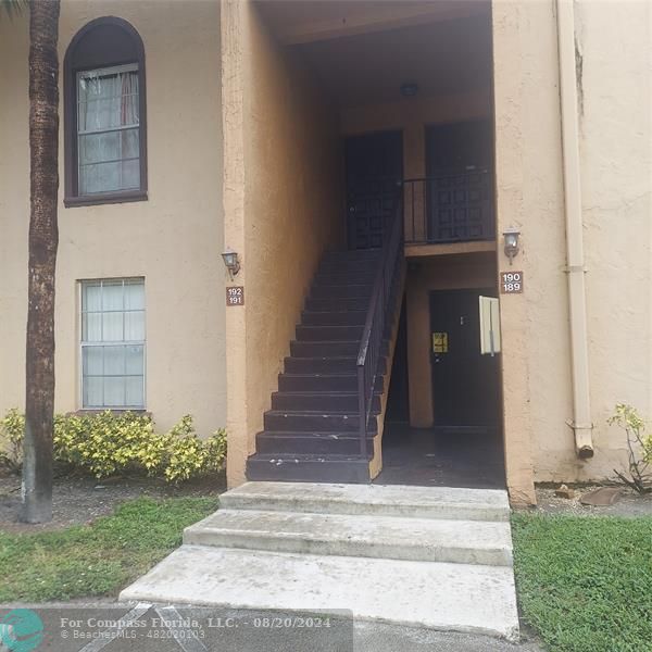 a view of entryway front of house