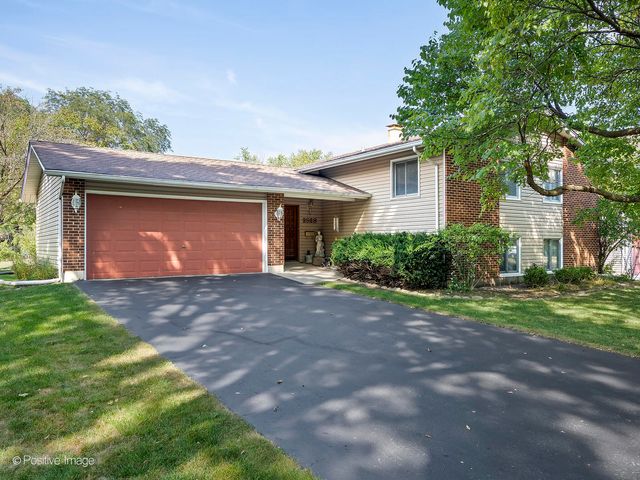 $425,000 | 2528 Mitchell Drive | Woodridge