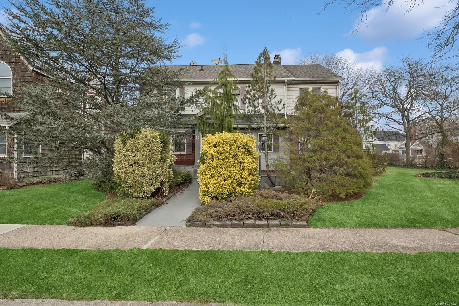 View of front of home featuring a front yard