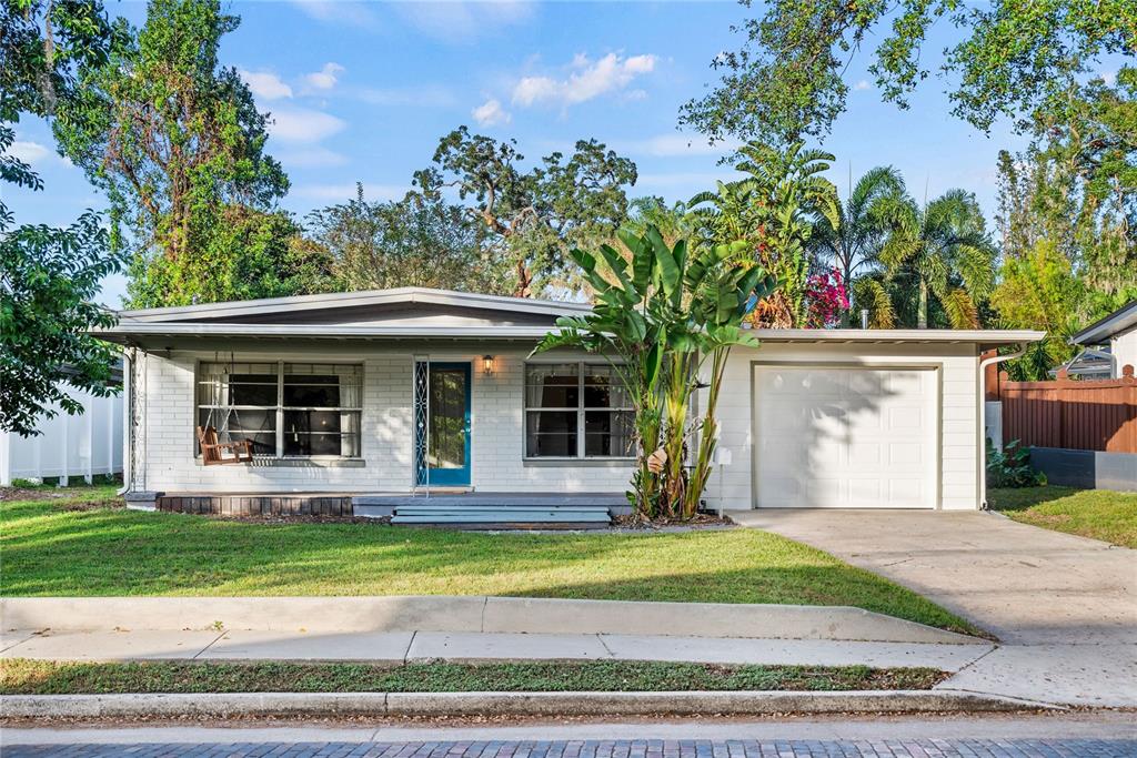 Beautiful Delaney Park home across the street from Lake Lancaster