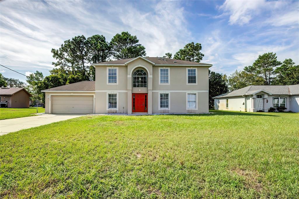 a view of a house with backyard and garden