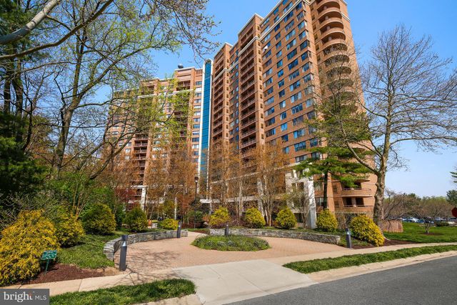 $290,000 | 10101 Grosvenor Place, Unit 1614 | Grosvenor Park Condominiums