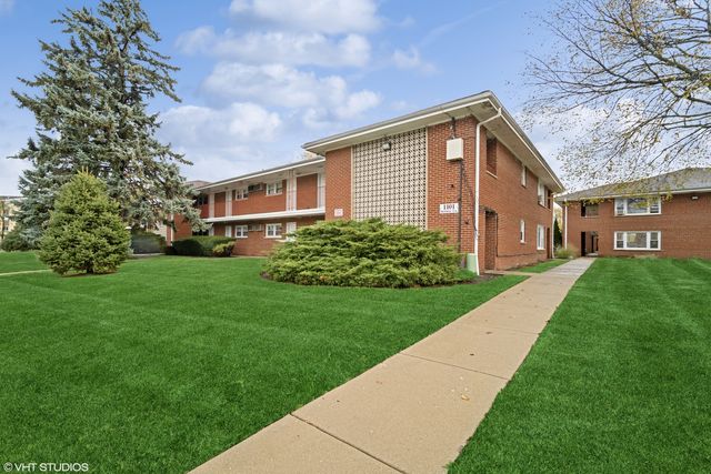 $149,900 | 1101 Holiday Lane, Unit 12 | Des Plaines