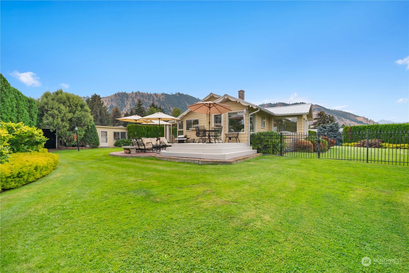 a view of a house with a big yard