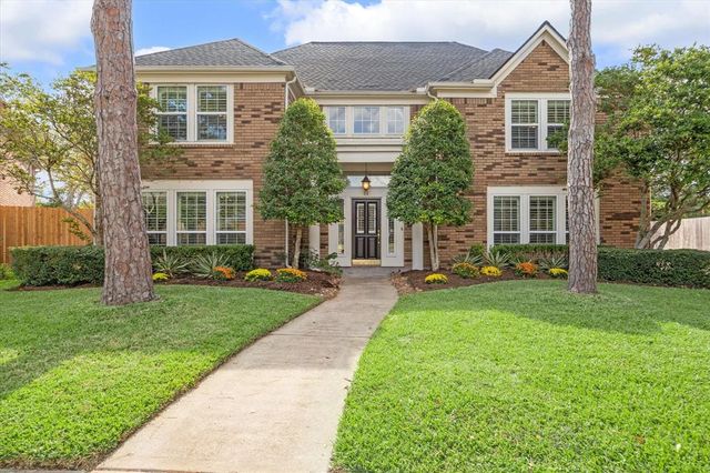 $699,900 | 11 Dumfries Street | Sugar Land