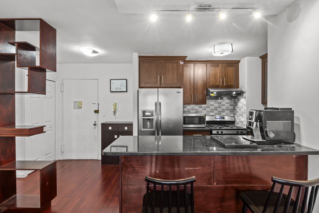 $4,350 | 305 East 40th Street, Unit 12L | Murray Hill