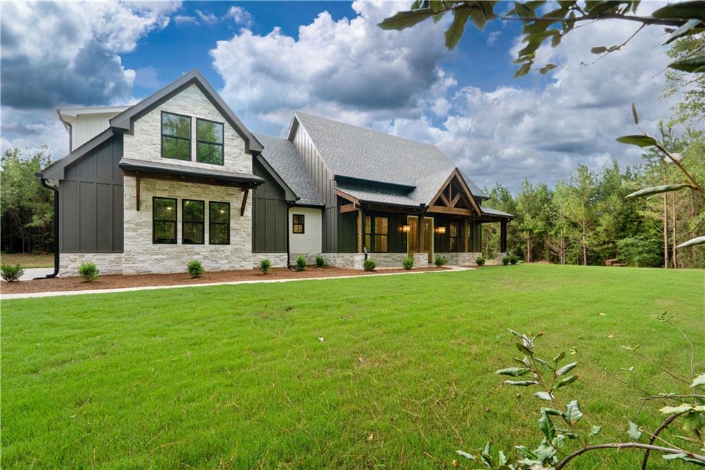 a view of a house with backyard and porch