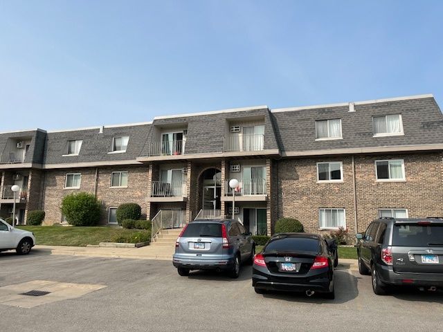 $210,000 | 876 Crimson Court, Unit 102 | Prospect Heights