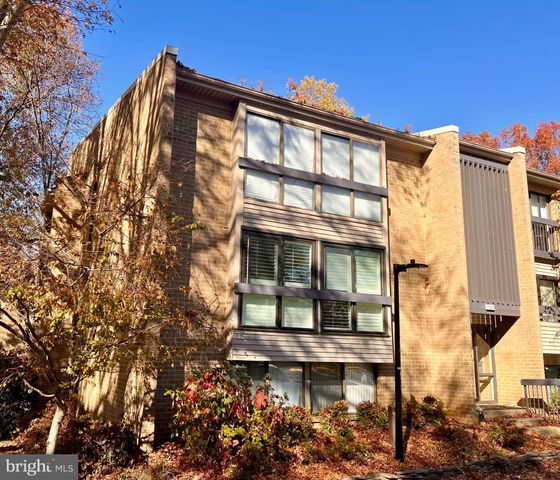 $399,990 | 11616 Ivystone Court, Unit 200 | Woodwinds Condominiums