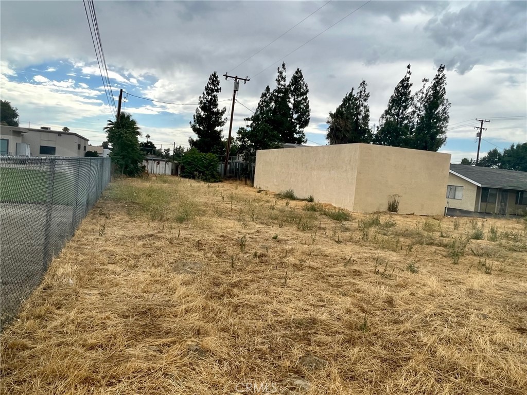 a view of a backyard of the house