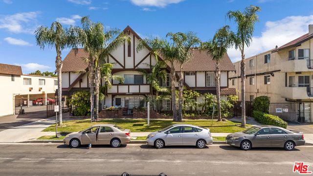 $6,575,000 | 18540 Prairie Street | Northridge