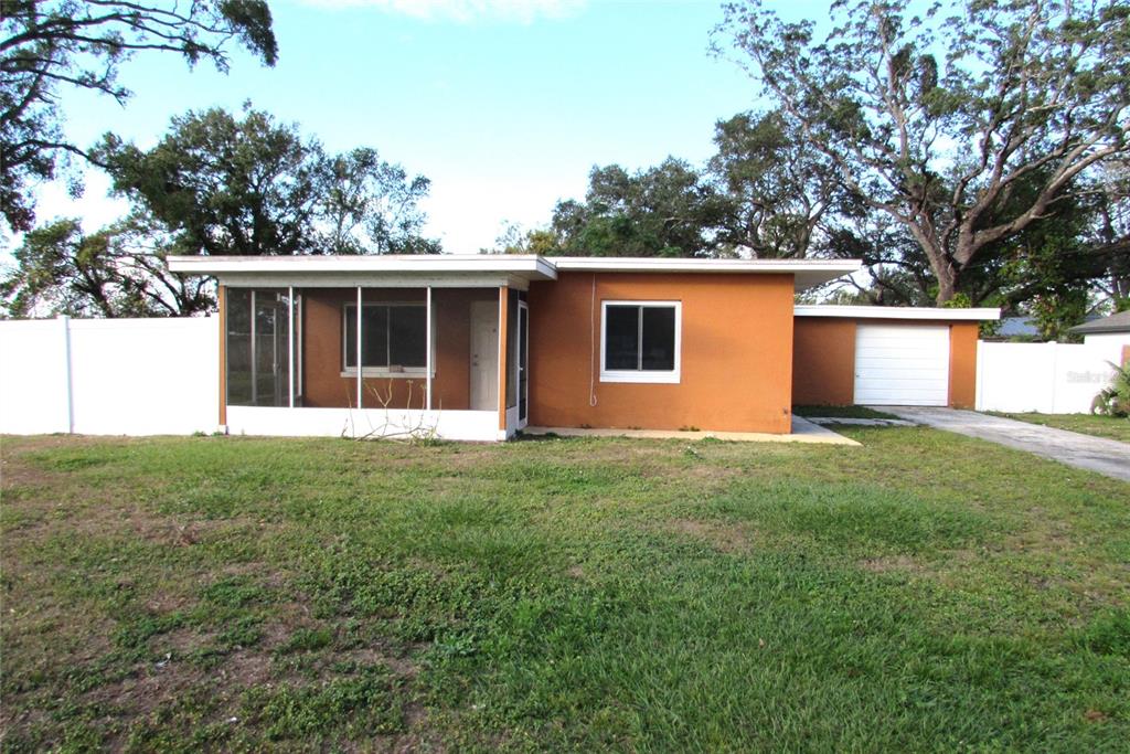 a view of a house with a backyard