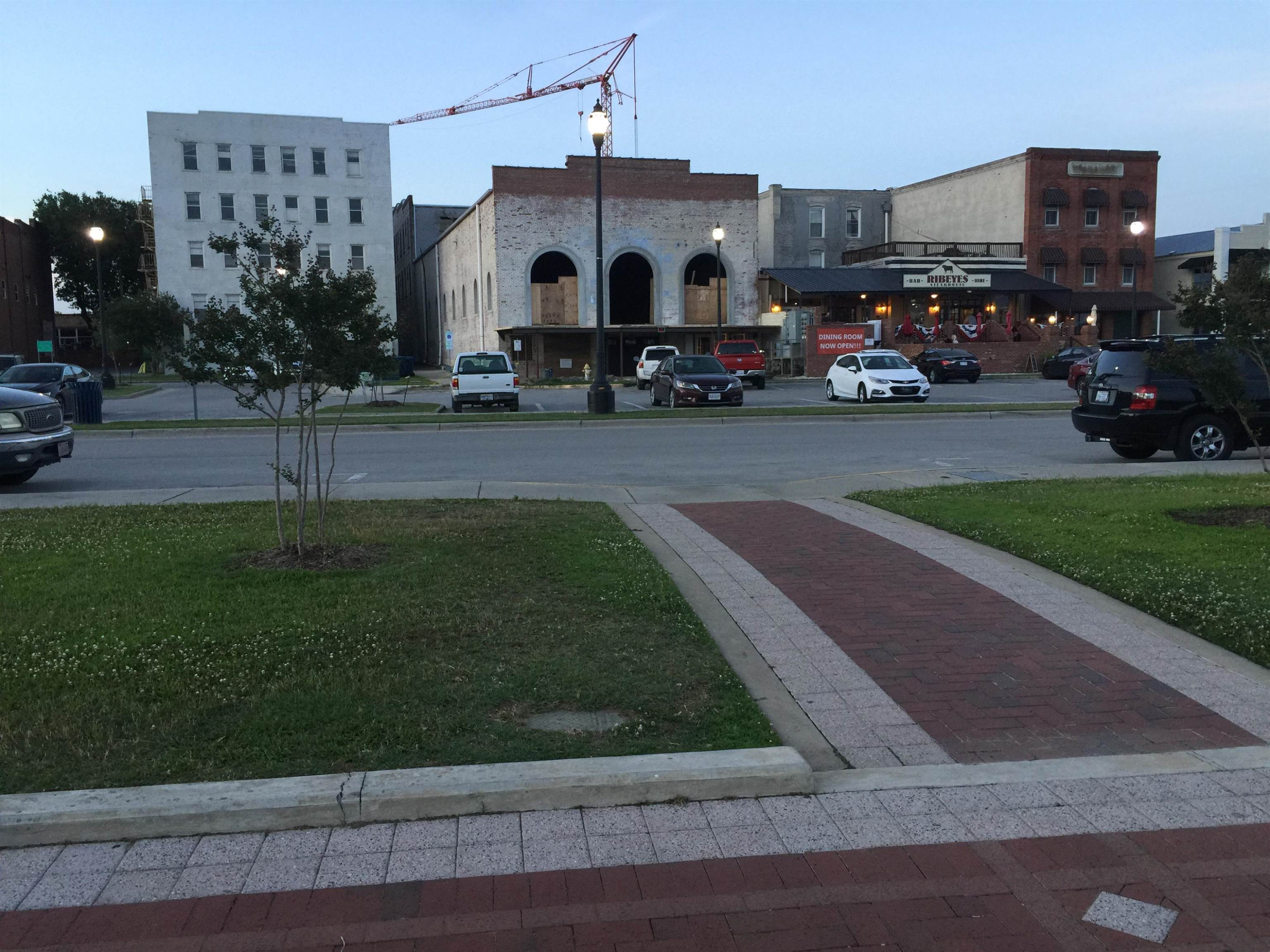 a view of building with cars parked