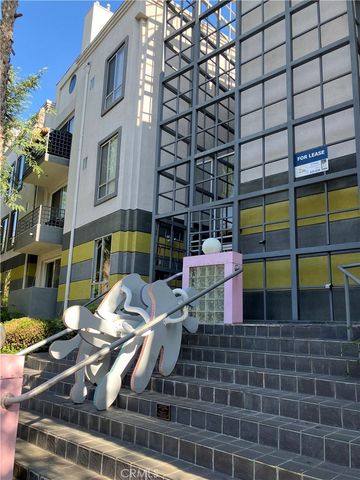 $4,395 | 884 Palm Avenue, Unit 302 | West Hollywood Vicinity