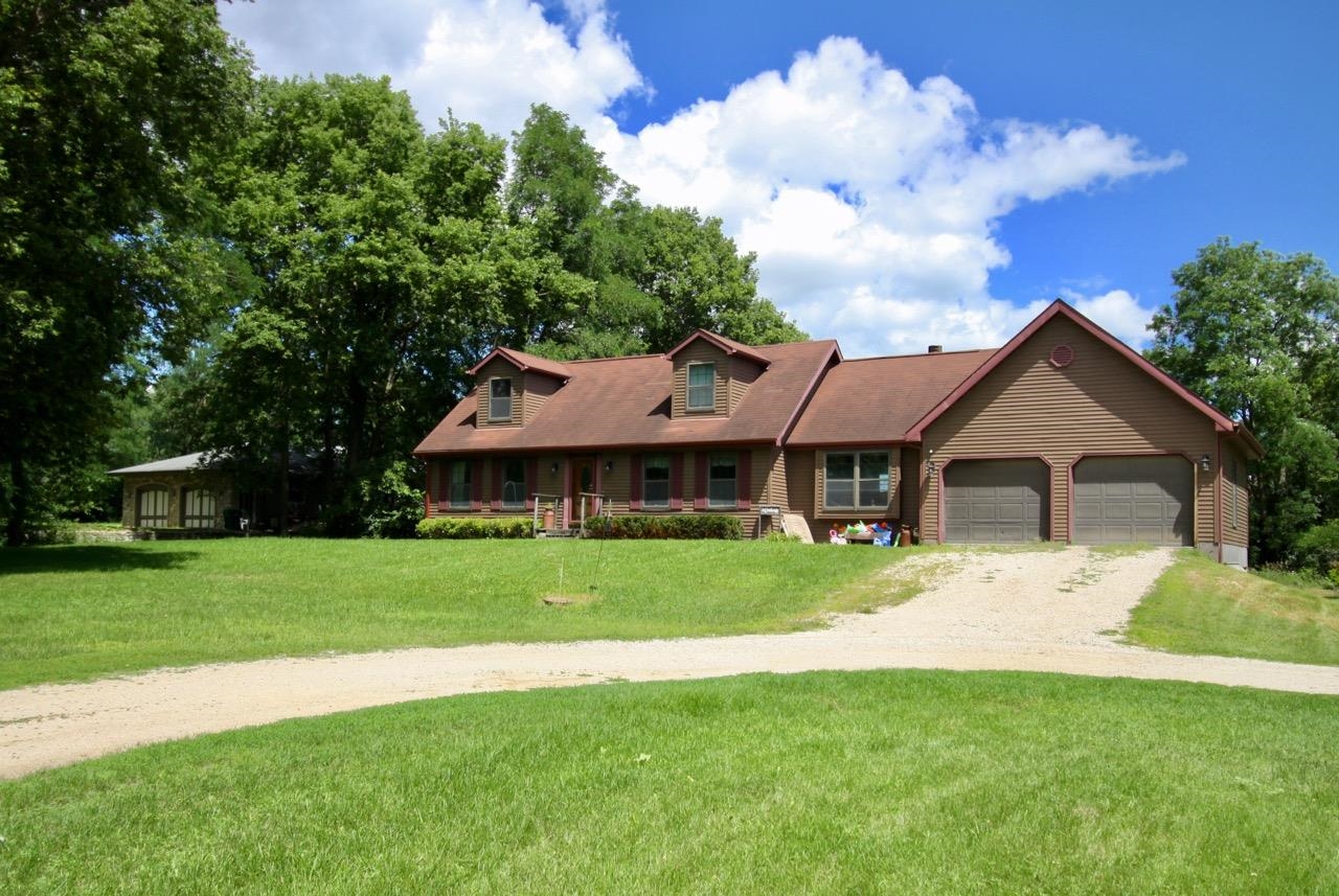 4437 South Oakley Road, Janesville, WI 53546 | Compass