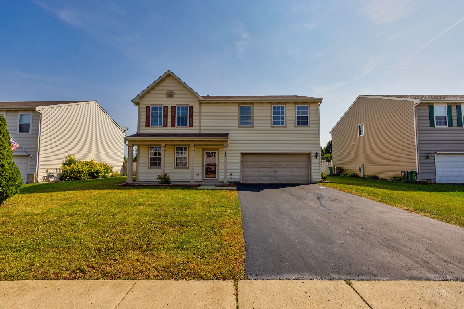 a front view of house with yard and garage