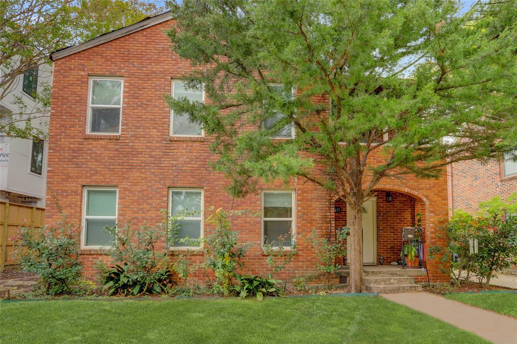 front view of house with a yard