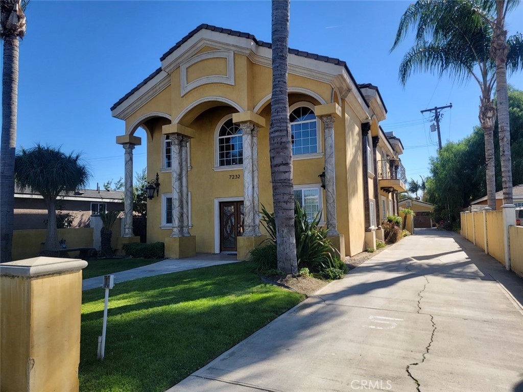 FRONT ENTRANCE AND HOUSE