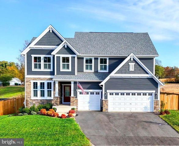 $749,999 | 611 Plainview Drive | Falmouth