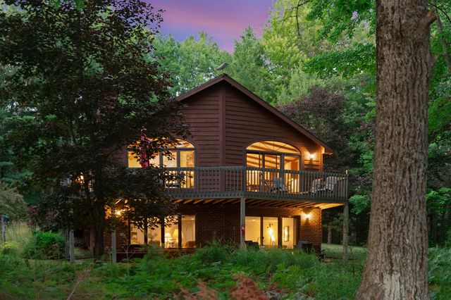 $699,900 | W10071 Menominee Trail | Holmes Township - Menominee County