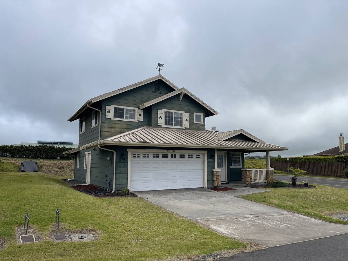 4 bedrooms, 2.5 baths located on the dryer pastoral side of Waimea. 1362 sq.ft., 5500 sq,ft. lot.