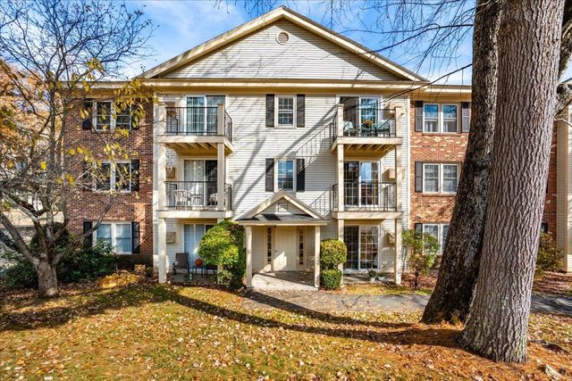 $235,000 | 15 Northbrook Drive, Unit 1511 | Oak Brook