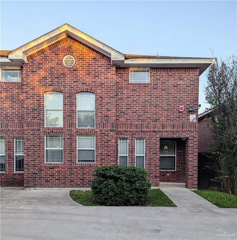 View of front of townhouse