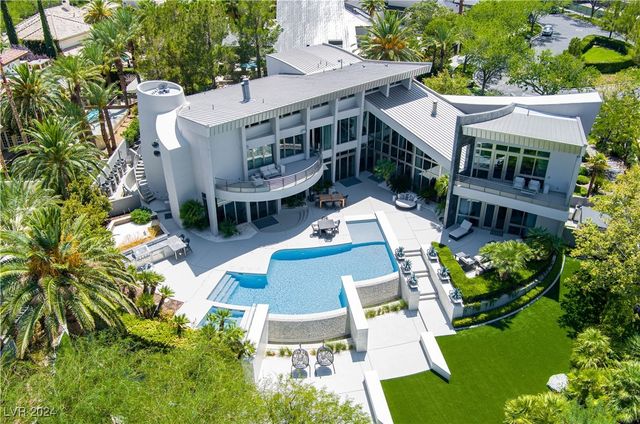 $8,975,000 | 1108 Pine Island Court | The Hills South