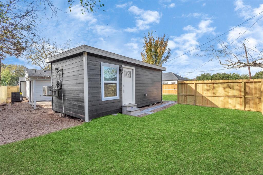 a view of backyard with barbeque grill and a big yard