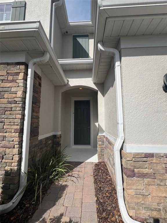 a view of entryway with a front door