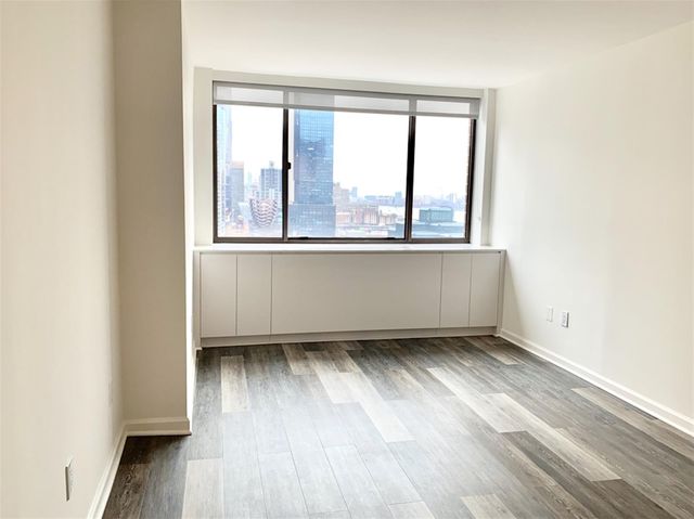 $5,499 | 520 West 43rd Street, Unit 30F | Hell's Kitchen