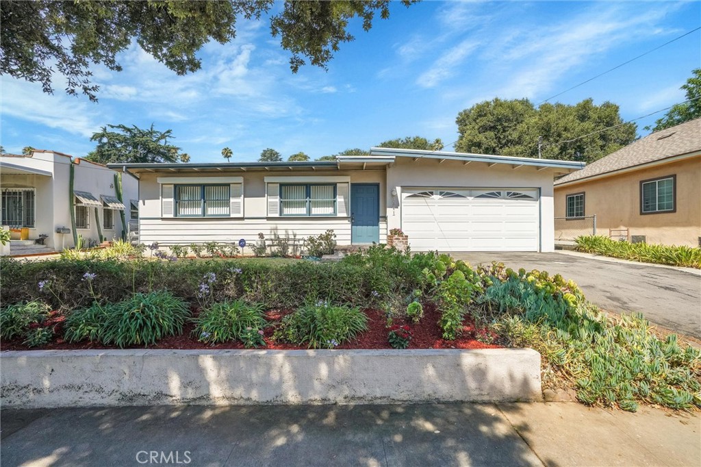 front view of house with a yard