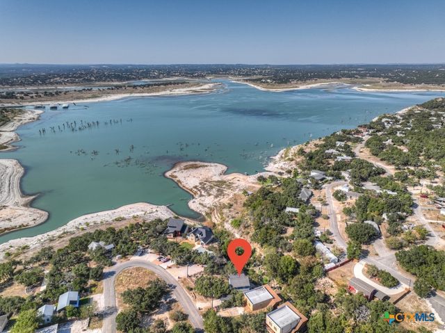 $695,000 | 925 Glenn Drive | South Canyon Lake