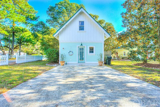 $369,000 | 708 Wingina Avenue | Manteo