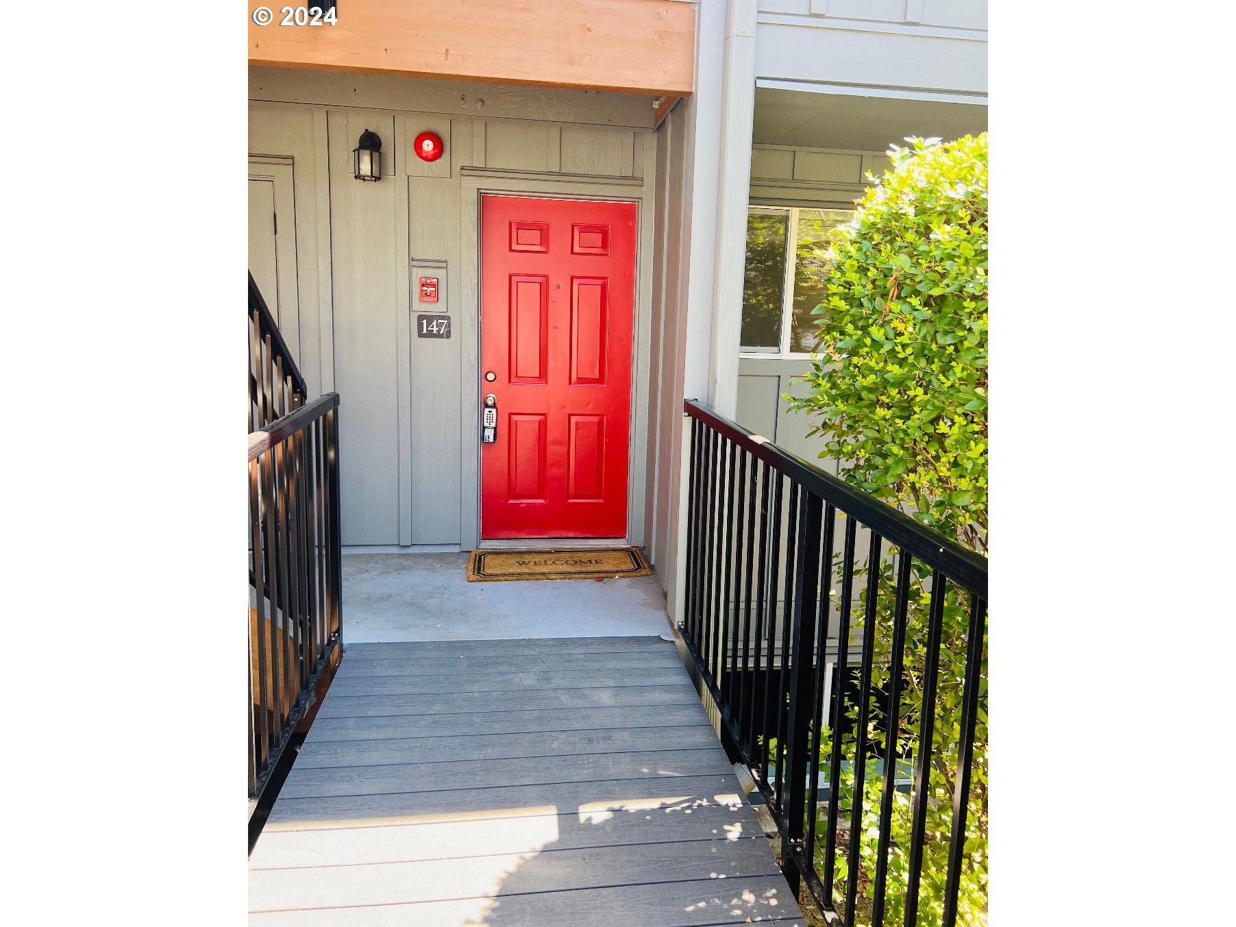 a view of a entrance door of the house