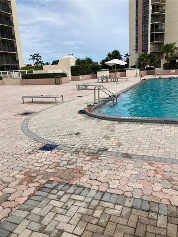 $2,800 | 20335 West Country Club Drive, Unit 2210 | Aventura