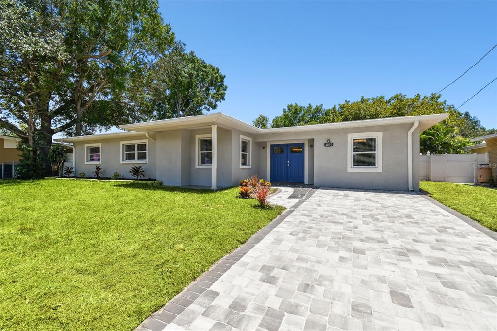 a view of a house with a yard