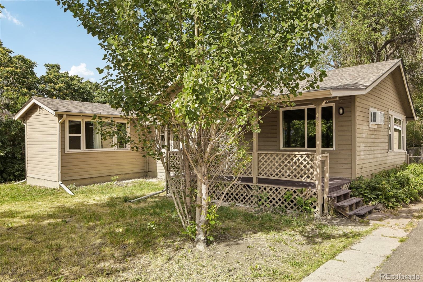 a view of a house with a yard