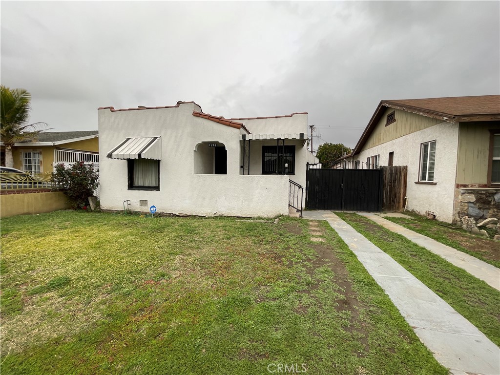 a front view of house with yard