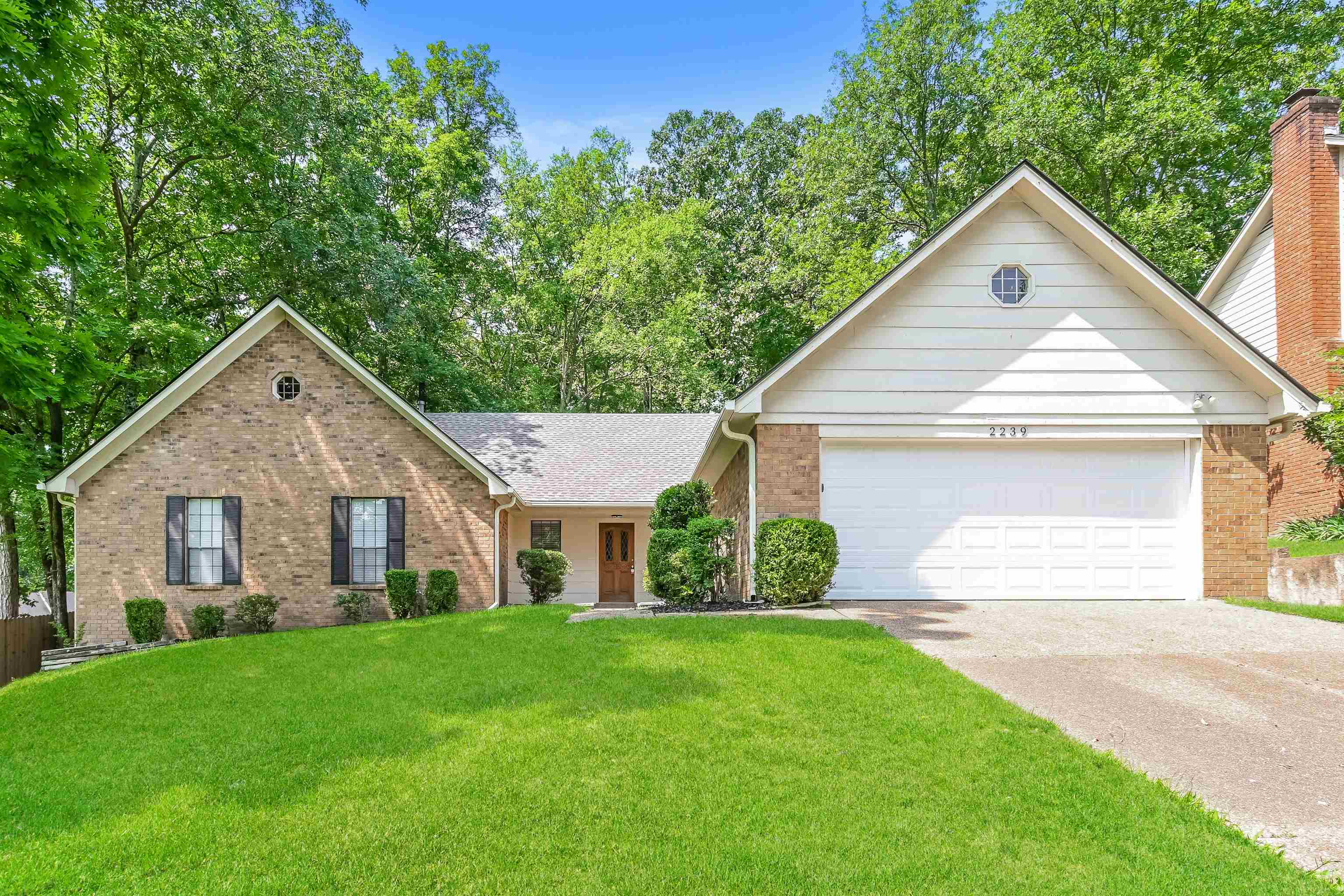 a view of a house with yard and tree s