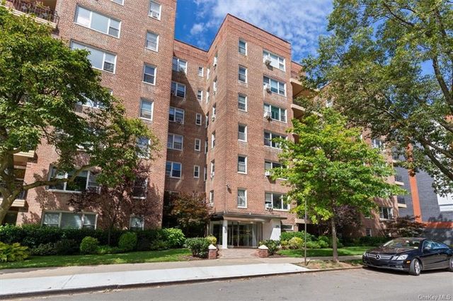 $339,000 | 2711 Henry Hudson Parkway West, Unit 4E | Spuyten Duyvil