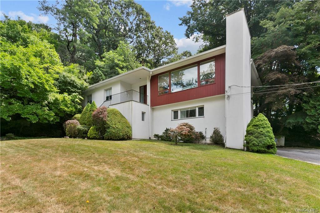 View of front of property featuring a front lawn