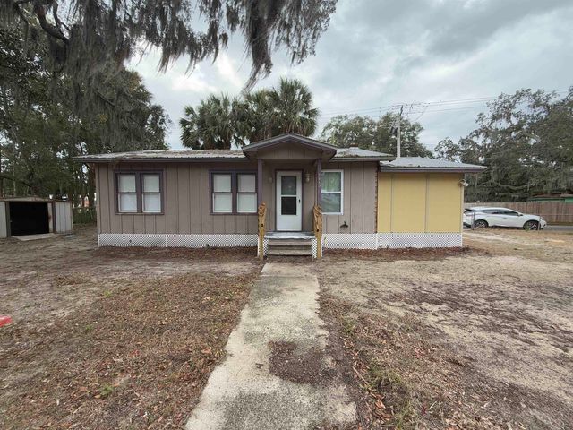 $1,325 | 2113 Silver Lake Drive | Palatka