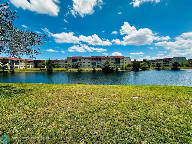 $79,000 | 8000 Sunrise Lakes Drive North, Unit 106 | Sunrise Lakes