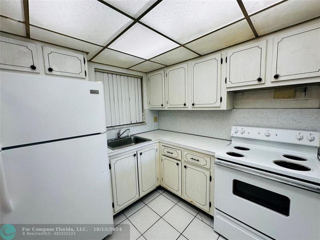 $79,000 | 8000 Sunrise Lakes Drive North, Unit 106 | Sunrise Lakes