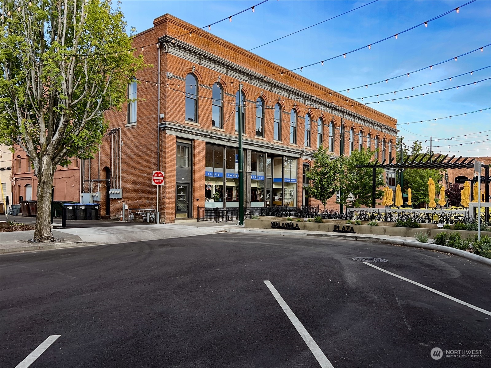 a front view of a building with street view